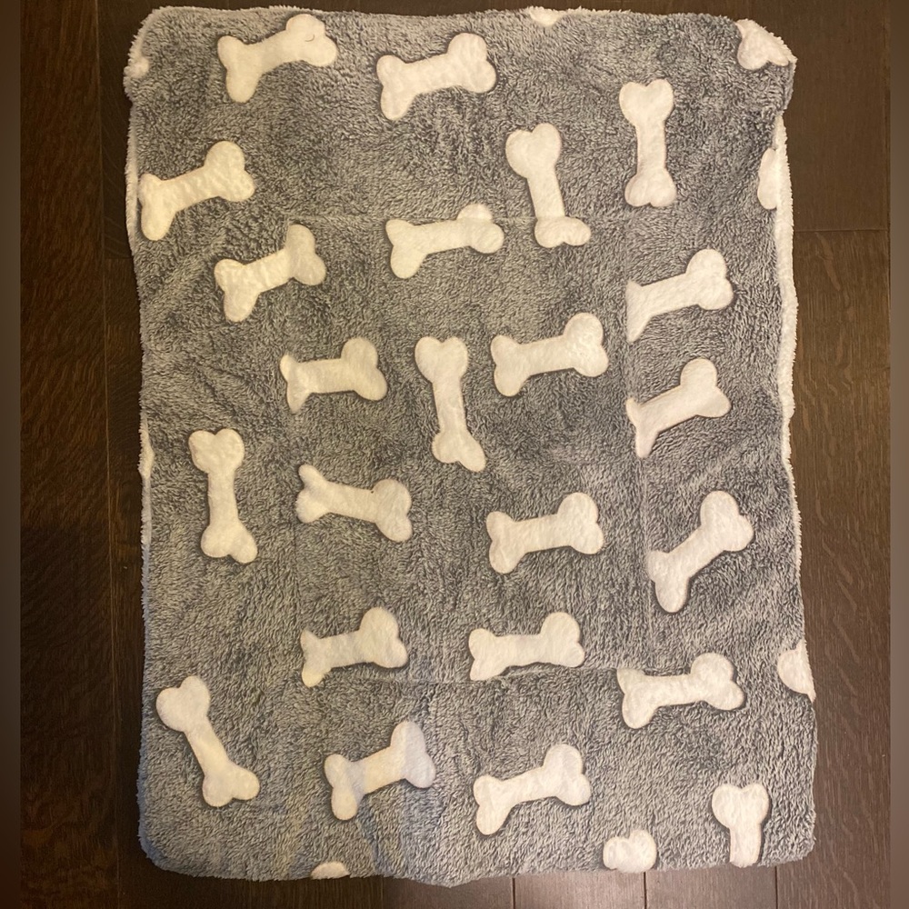 Thickened sleeping bed/ mat for dogs & cats , Large Size White & Grey Like New